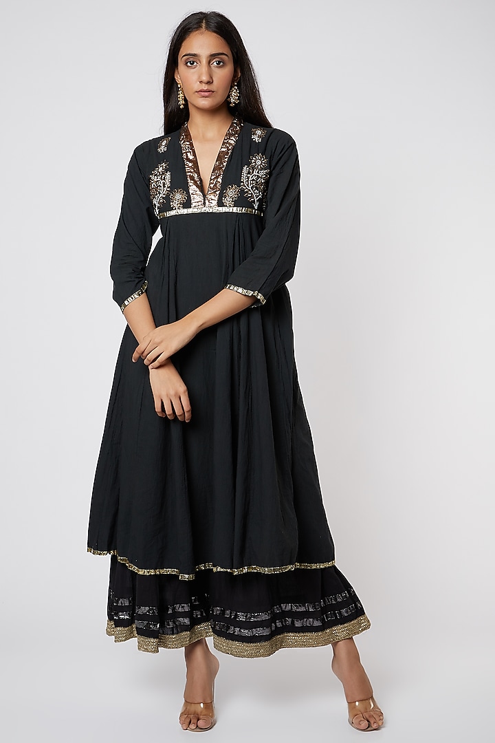 Black Long Kurta With Embroidery by Rose Tree