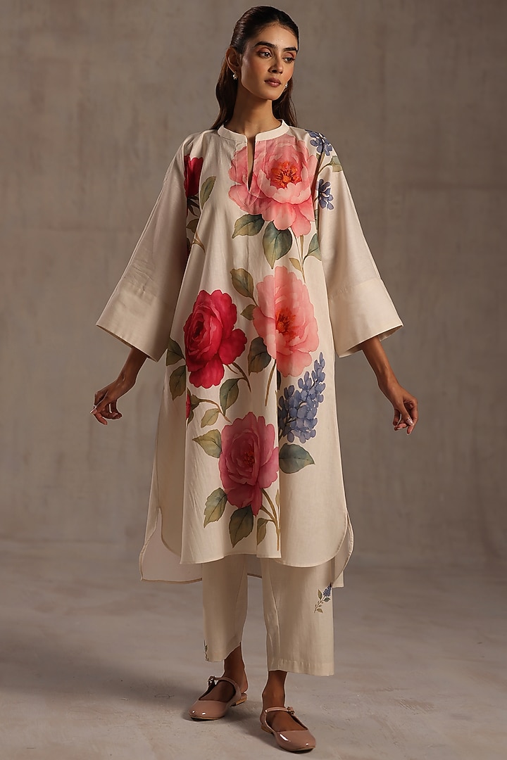 Ivory Linen Floral Artwork Kurta Set by Roza Pret at Pernia's Pop Up Shop
