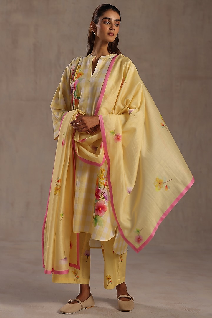 Yellow Linen Floral Kurta Set by Roza Pret at Pernia's Pop Up Shop