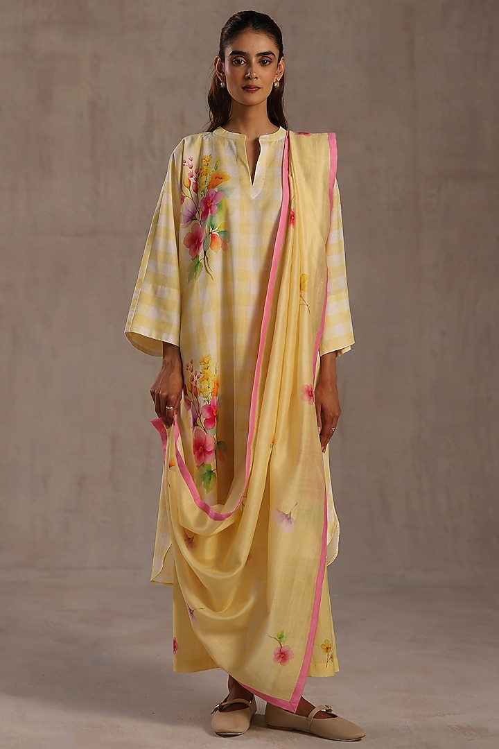 Yellow Chanderi Floral Stole by Roza Pret at Pernia's Pop Up Shop