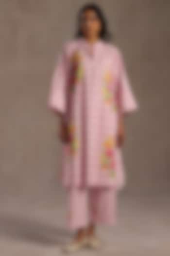 Pink Linen Floral Kurta Set by Roza Pret at Pernia's Pop Up Shop