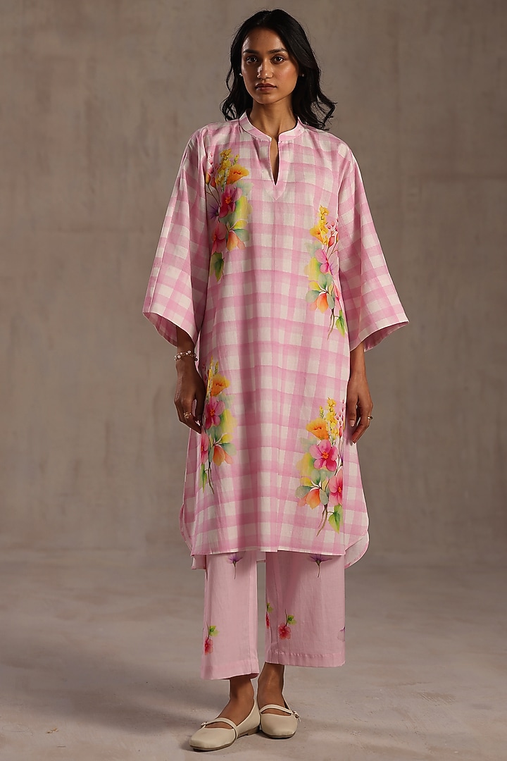 Pink Linen Floral Kurta Set by Roza Pret at Pernia's Pop Up Shop