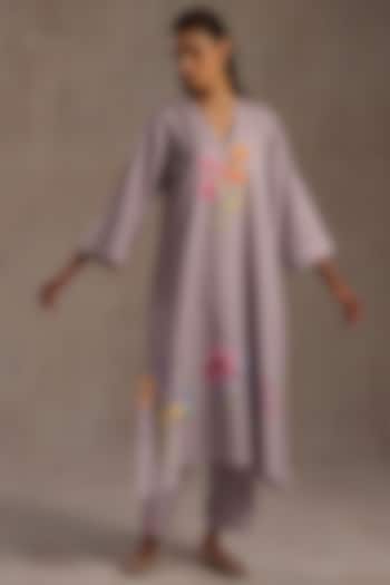 Mauve Grey Linen Floral Artwork Kurta Set by Roza Pret at Pernia's Pop Up Shop