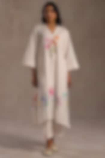 Ivory Linen Floral Artwork Kurta Set by Roza Pret at Pernia's Pop Up Shop