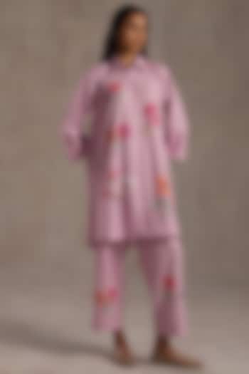 Pink Linen Floral Placement Kurta Set by Roza Pret at Pernia's Pop Up Shop