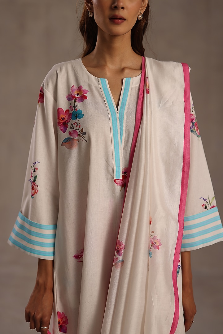 Ivory Chanderi Floral Printed Stole by Roza Pret at Pernia's Pop Up Shop