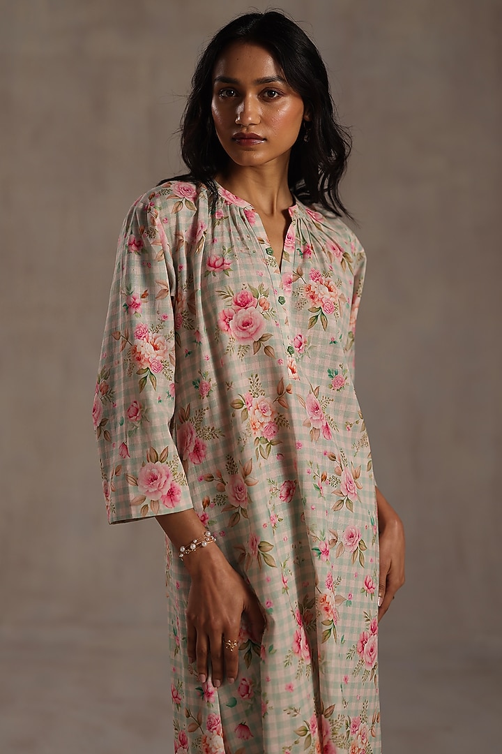 Multi-Colored Linen Floral Printed Kurta Set by Roza Pret at Pernia's Pop Up Shop