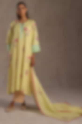 Yellow Chanderi Floral Printed Stole by Roza Pret at Pernia's Pop Up Shop