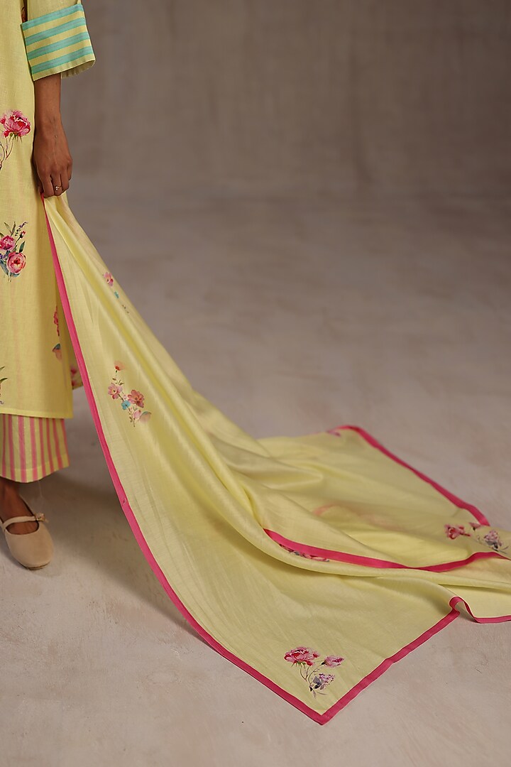 Yellow Chanderi Floral Printed Stole by Roza Pret at Pernia's Pop Up Shop