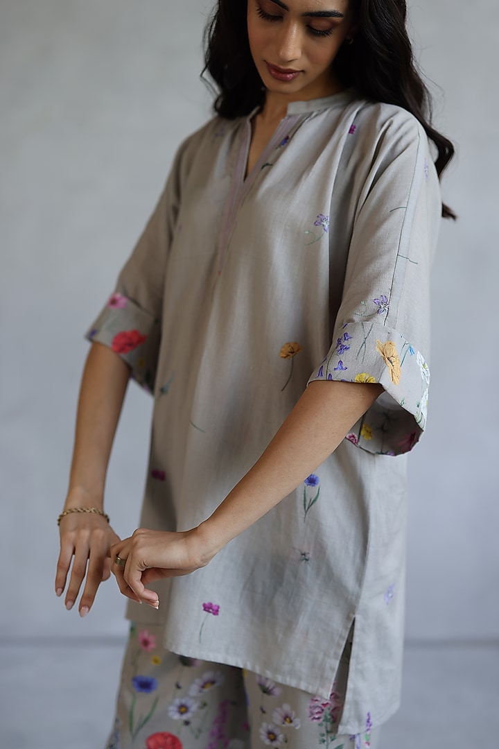 Cocoa Linen Floral Motif Kaftan by Roza Pret at Pernia's Pop Up Shop