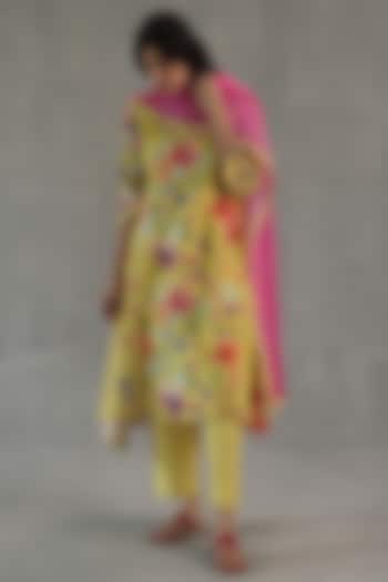 Pink & Yellow Chanderi Stole by Roza Pret at Pernia's Pop Up Shop
