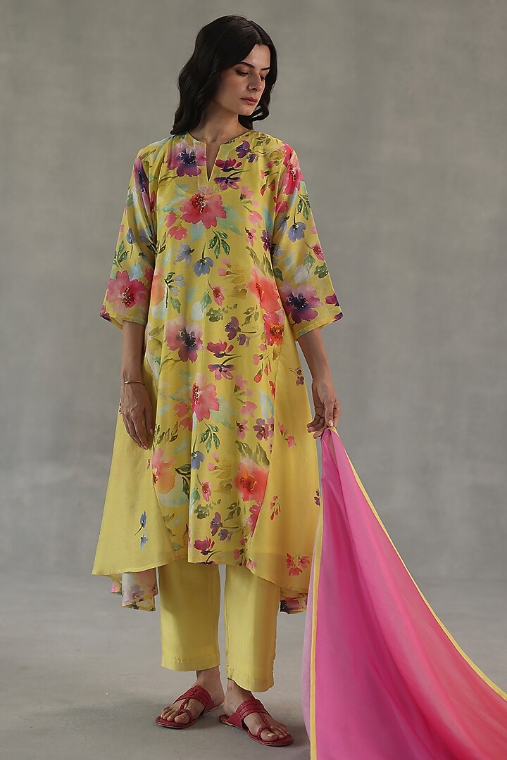Pink & Yellow Chanderi Stole by Roza Pret at Pernia's Pop Up Shop