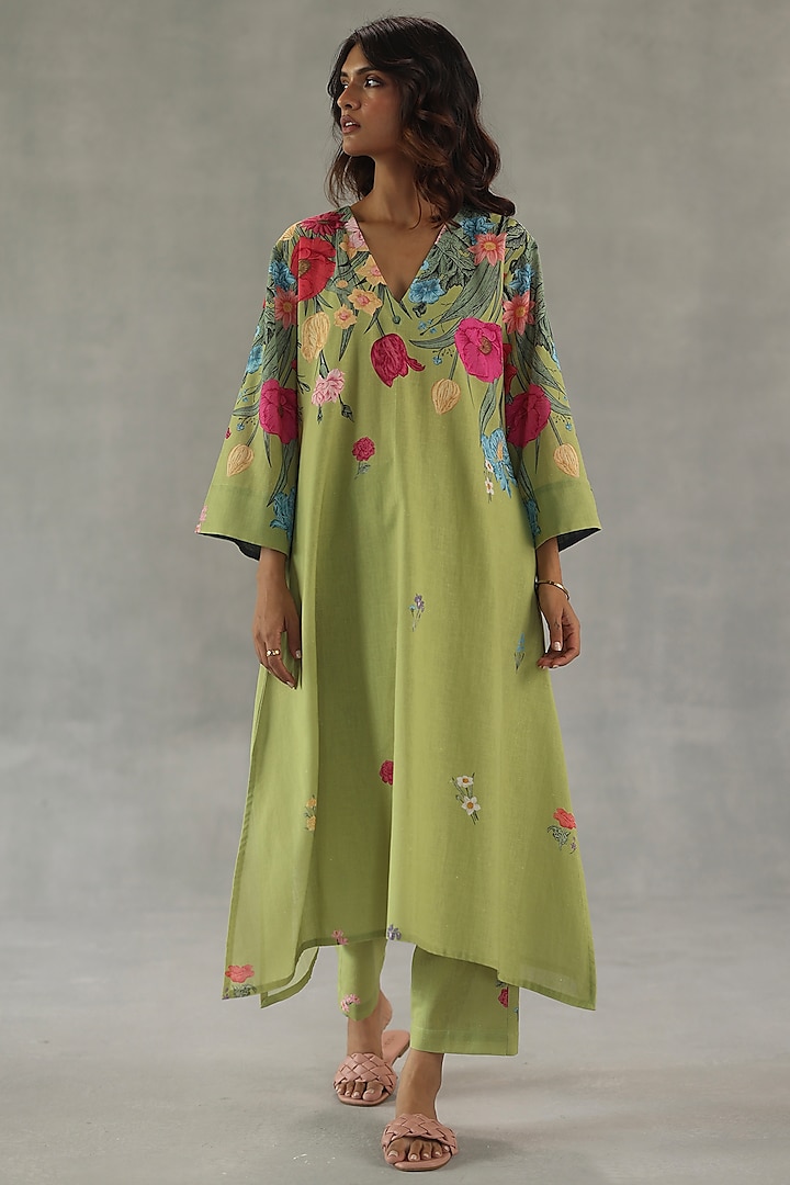 Green Feather Linen Floral Printed Kurta Set by Roza Pret at Pernia's Pop Up Shop