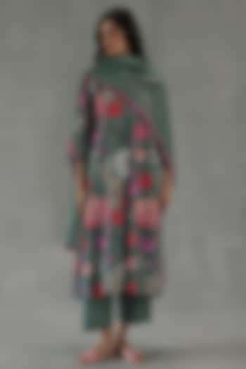 Green Feather Linen Floral Printed Kurta Set by Roza Pret at Pernia's Pop Up Shop