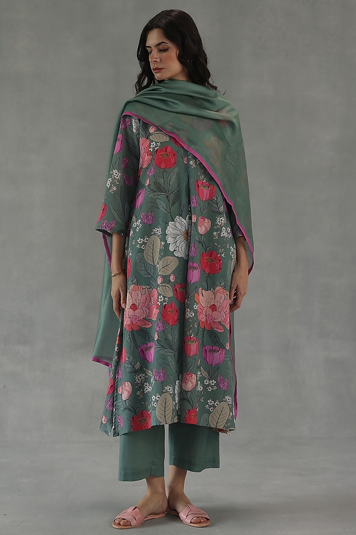 Green Feather Linen Floral Printed Kurta Set by Roza Pret at Pernia's Pop Up Shop