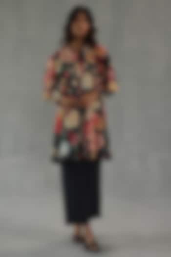 Multi-Colored Feather Linen Floral Printed Kurta Set by Roza Pret at Pernia's Pop Up Shop