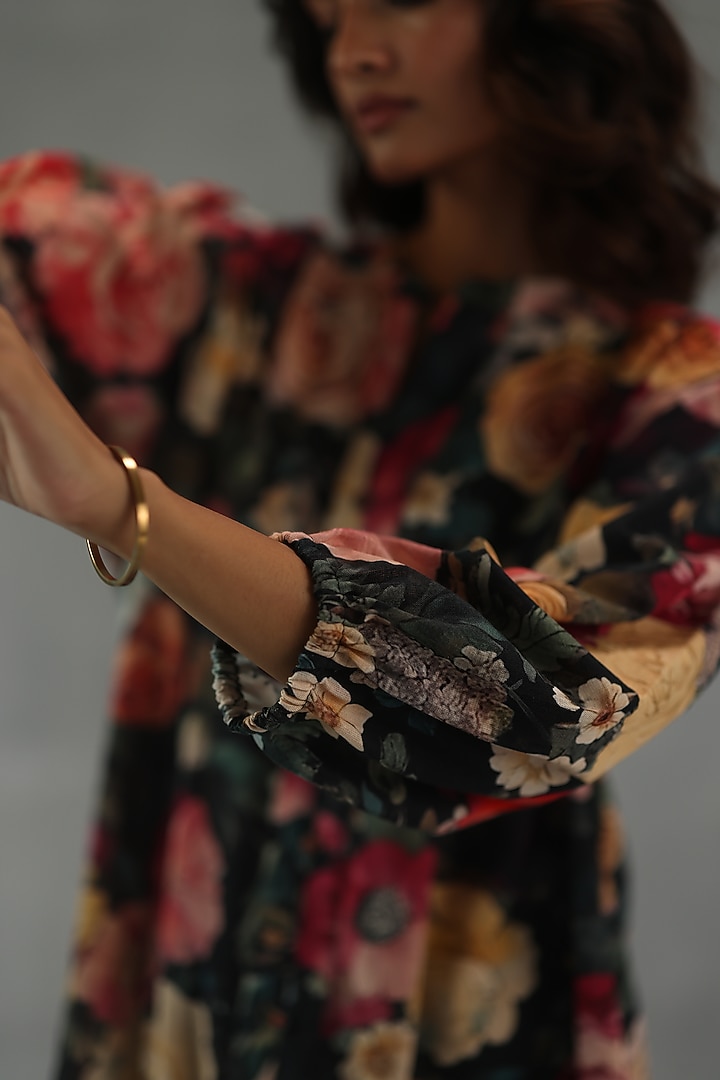 Multi-Colored Feather Linen Floral Printed Kurta Set by Roza Pret at Pernia's Pop Up Shop