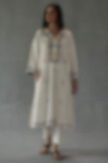 Ivory Feather Linen Floral Printed Phiran Kurta Set by Roza Pret at Pernia's Pop Up Shop