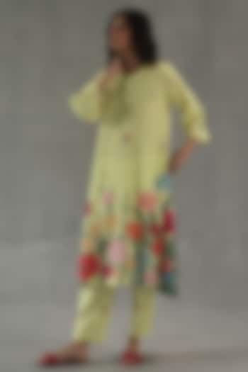 Lemon Yellow Feather Linen Watercolor Floral Printed Kurta Set by Roza Pret at Pernia's Pop Up Shop