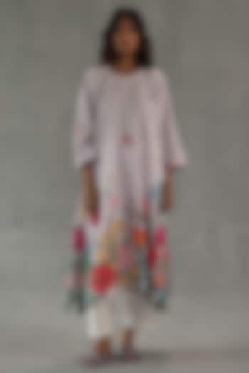 Mauve Feather Linen Embroidered & Striped Kurta Set by Roza Pret at Pernia's Pop Up Shop