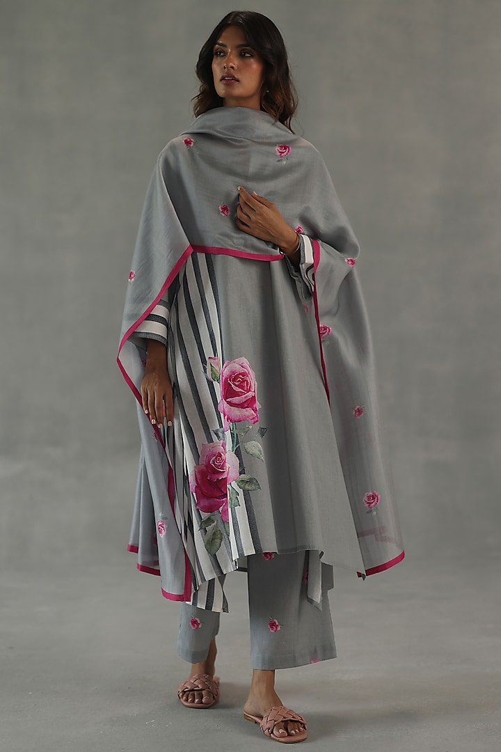 Grey Chanderi Stole by Roza Pret at Pernia's Pop Up Shop