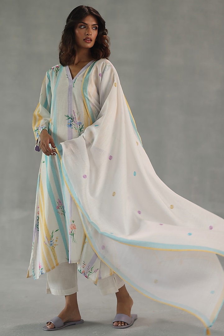 Ivory Chanderi Watercolor Printed Stole by Roza Pret at Pernia's Pop Up Shop
