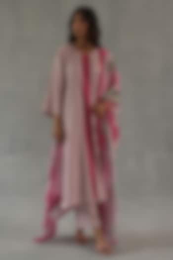 Soft Pink Feather Linen Kurta Set by Roza Pret at Pernia's Pop Up Shop
