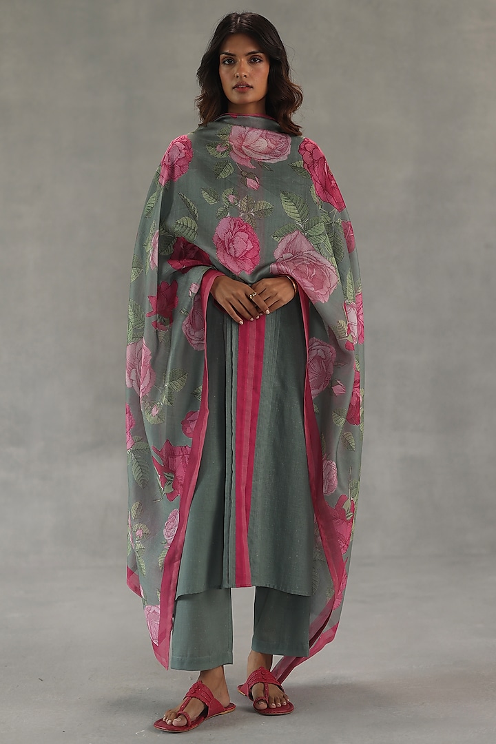 Olive Green Feather Linen Kurta Set by Roza Pret at Pernia's Pop Up Shop
