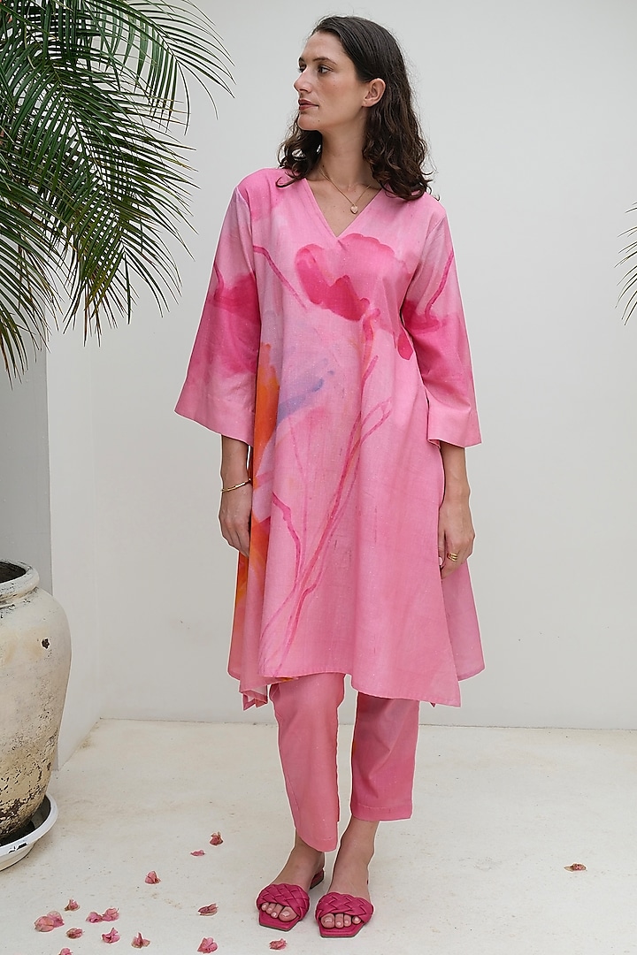 Pink Linen Floral Kurta Set by Roza Pret at Pernia's Pop Up Shop