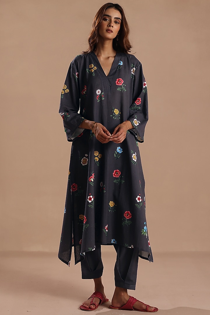 Grey Feather Linen Floral Motif A-Line Kurta Set by Roza Pret at Pernia's Pop Up Shop