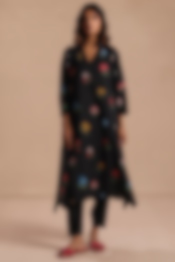 Black Feather Linen Floral Motif A-Line Kurta Set by Roza Pret at Pernia's Pop Up Shop