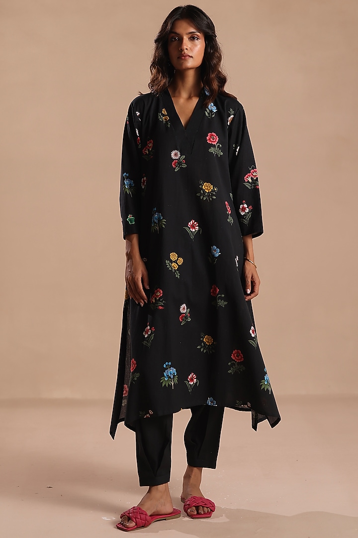 Black Feather Linen Floral Motif A-Line Kurta Set by Roza Pret at Pernia's Pop Up Shop