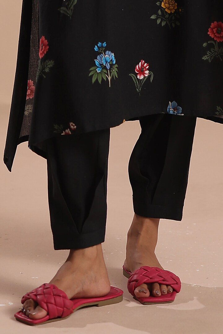 Black Feather Linen Floral Motif A-Line Kurta Set by Roza Pret at Pernia's Pop Up Shop