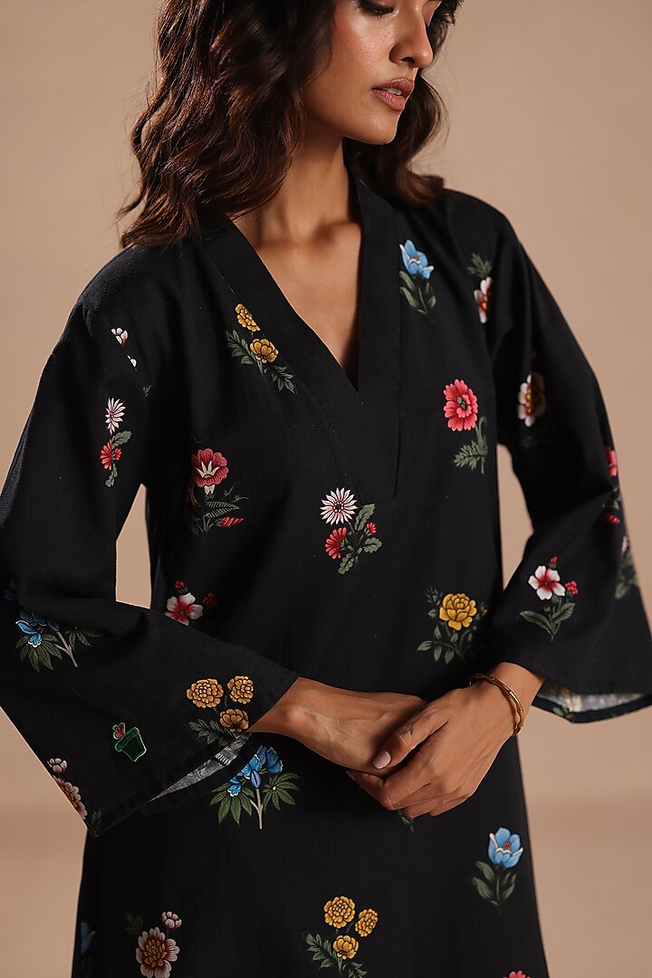 Black Feather Linen Floral Motif A-Line Kurta Set by Roza Pret at Pernia's Pop Up Shop