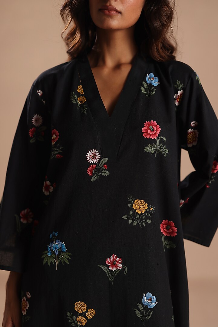 Black Feather Linen Floral Motif A-Line Kurta Set by Roza Pret at Pernia's Pop Up Shop
