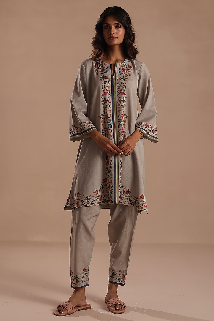 Beige Feather Linen Floral Motif Kurta Set by Roza Pret at Pernia's Pop Up Shop