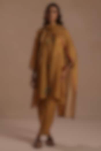 Mustard Habutai Silk Floral Motif Kurta Set by Roza Pret at Pernia's Pop Up Shop