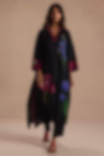 Black Habutai Silk Floral Motif Kurta Set by Roza Pret at Pernia's Pop Up Shop
