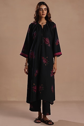 Black Pashmina Motif Kurta Set by Roza Pret