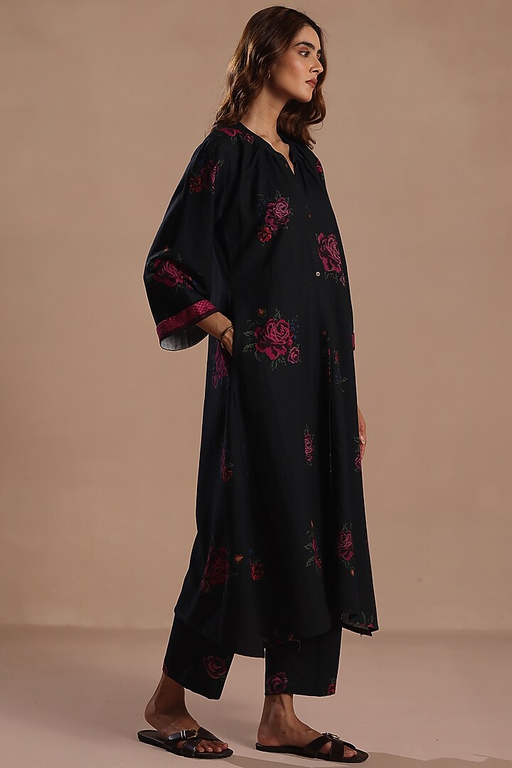 Black Pashmina Motif Kurta Set by Roza Pret at Pernia's Pop Up Shop