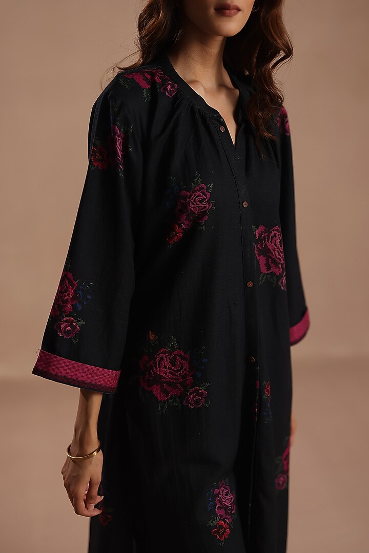 Black Pashmina Motif Kurta Set by Roza Pret at Pernia's Pop Up Shop