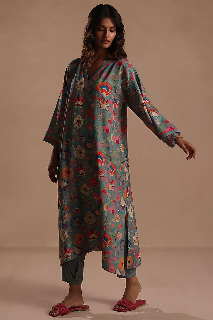 Blue Pashmina Floral Printed Kurta Set by Roza Pret at Pernia's Pop Up Shop