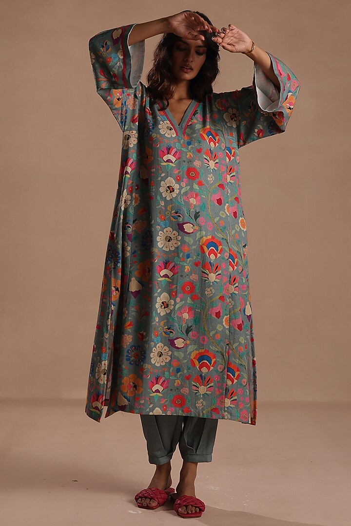 Blue Pashmina Floral Printed Kurta Set by Roza Pret at Pernia's Pop Up Shop