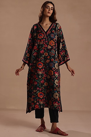Black Pashmina Floral Printed Kurta Set by Roza Pret
