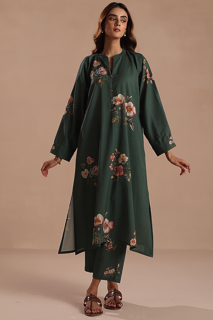 Green Feather Linen Floral Printed Kurta Set by Roza Pret at Pernia's Pop Up Shop