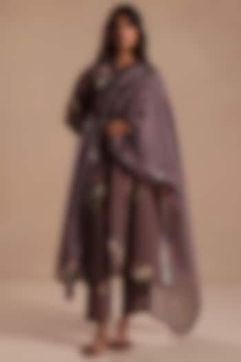 Plum Chanderi Printed Stole by Roza Pret at Pernia's Pop Up Shop