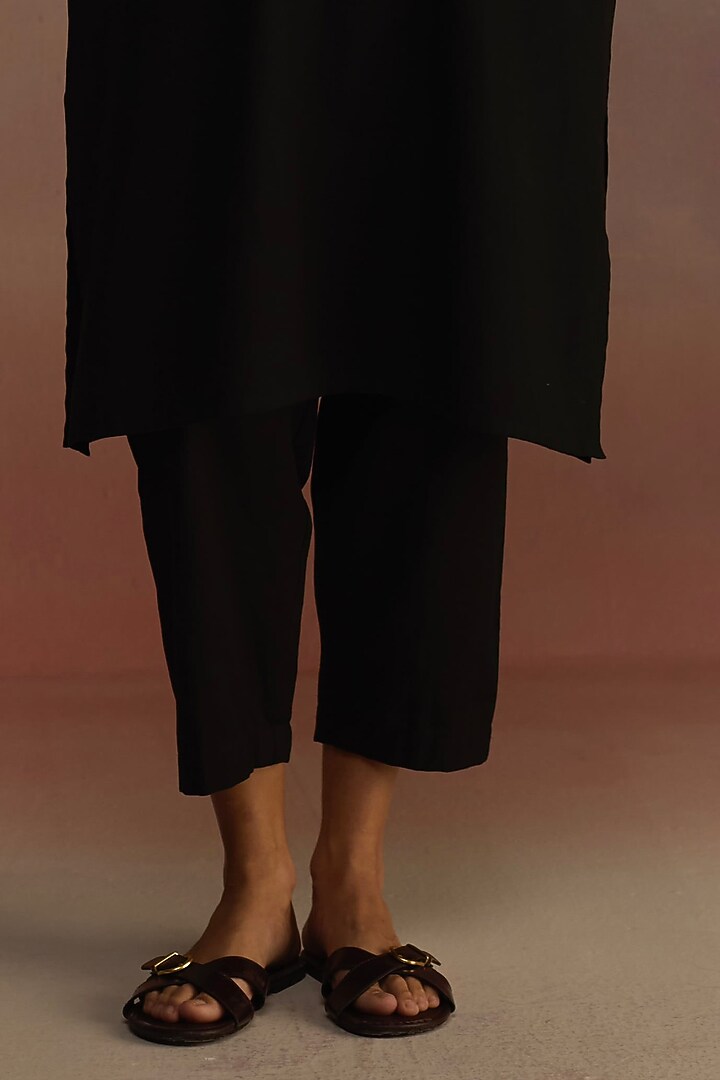 Black Linen Kurta Set by Roza Pret at Pernia's Pop Up Shop
