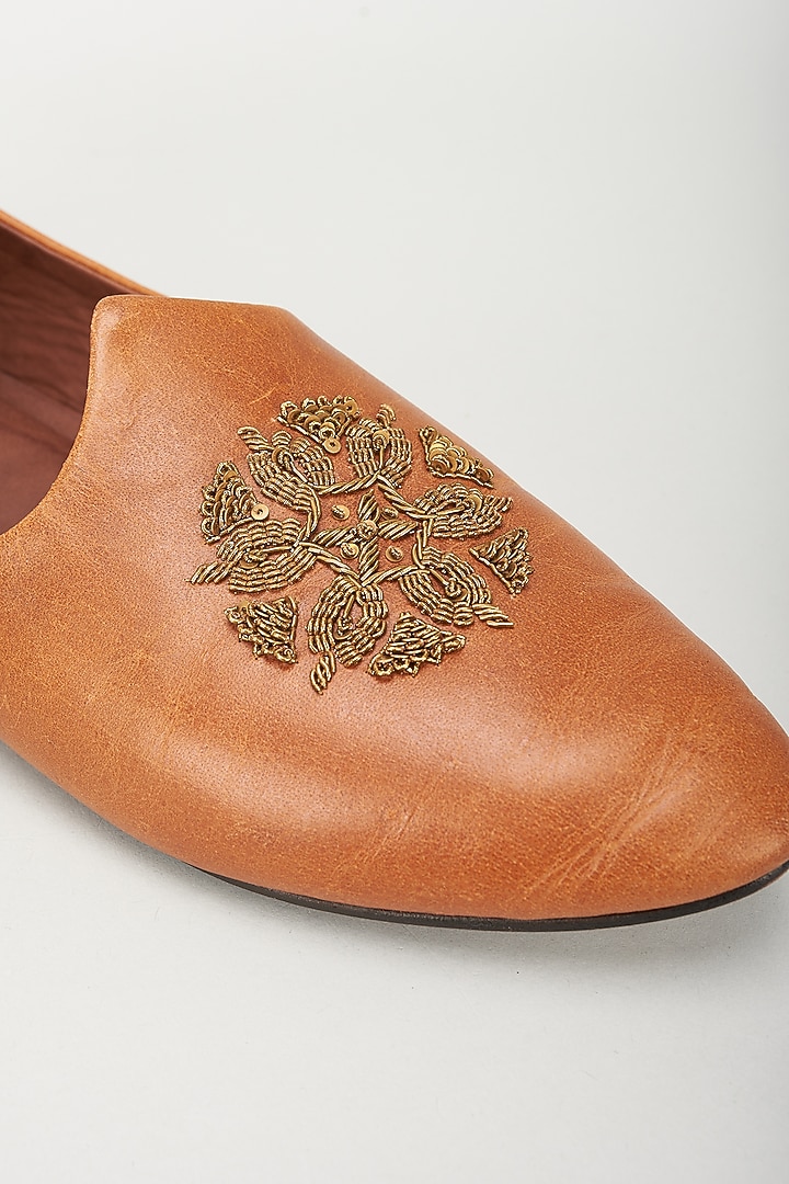Bombay Brown Leather Embellished Mojaris by ROHAN ARORA at Pernia's Pop Up Shop