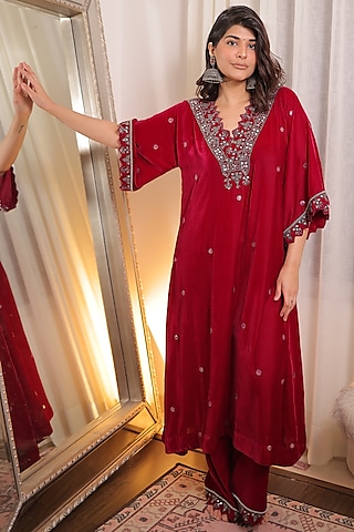 Magenta Velvet Tribal Embroidered Long Kaftan Kurta Set by Reeti Arneja