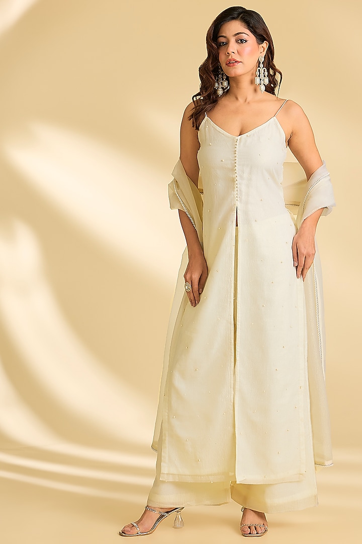 Ivory Shimmer Crushed Tissue Pearl Embellished Kurta Set by Roohbab at Pernia's Pop Up Shop